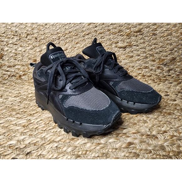 REEBOK X CARDI B WOMEN'S 6 CLASSIC LEATHER ATHLETIC SNEAKER BLACK GY1942 - Picture 3 of 11